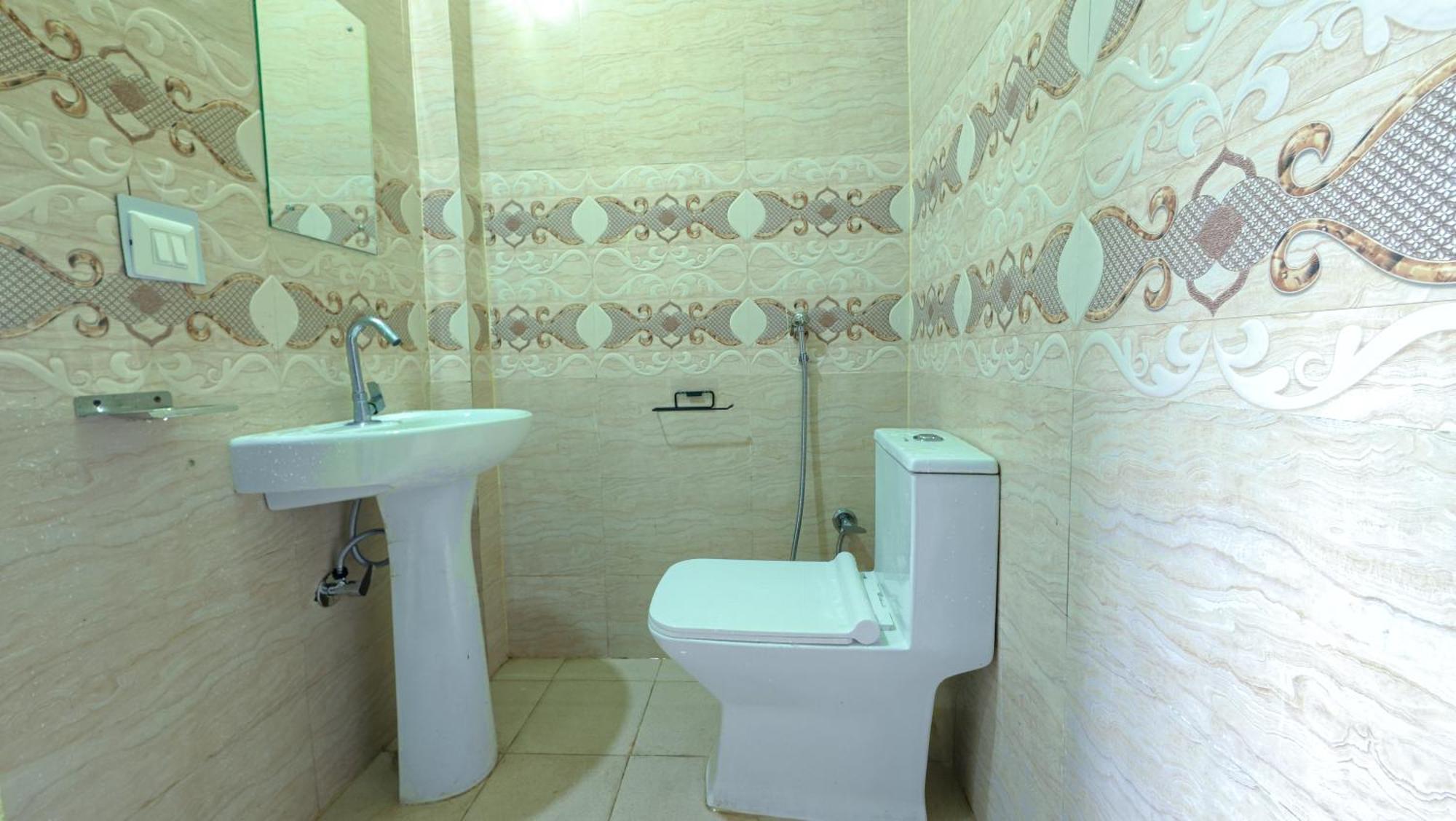 אלמורה Mahi Restaurant & Guest House מראה חיצוני תמונה