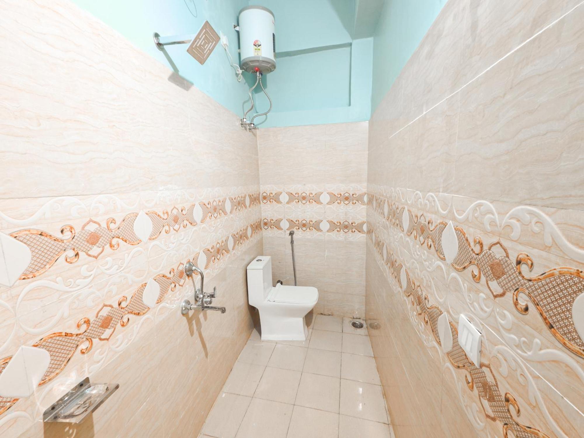 אלמורה Mahi Restaurant & Guest House מראה חיצוני תמונה